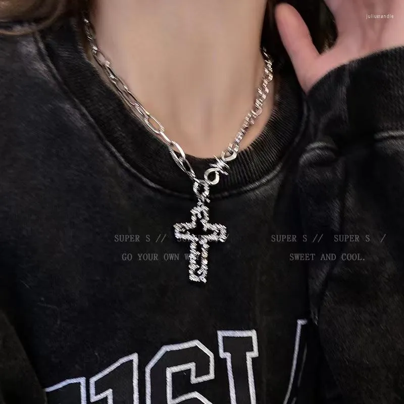 Pendant Necklaces Fashion Delicate Necklace Women Hip Hop Thorns Cross Flash Zircon Chain Bling Punk Style Fine Jewelry Gift