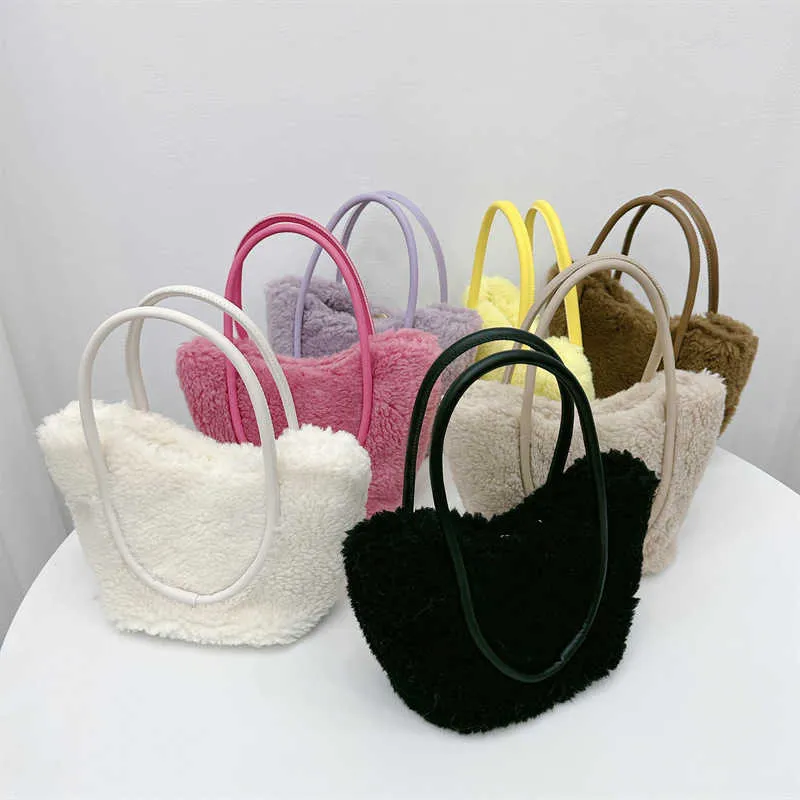 Sac en peluche de design coréen pour les femmes 2023 Nouveau sac d'automne / laine d'hiver mignon sac à bandoulière polyvalent sac en peluche portable 230926
