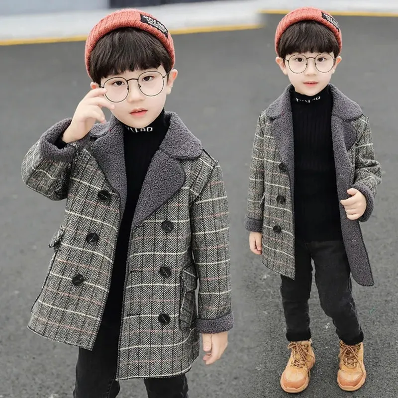 Boys Autumn Plaid Wool Jacket Stylish Turn Collar Trench Coat with Velvet Lining Kids Outerwear 2024