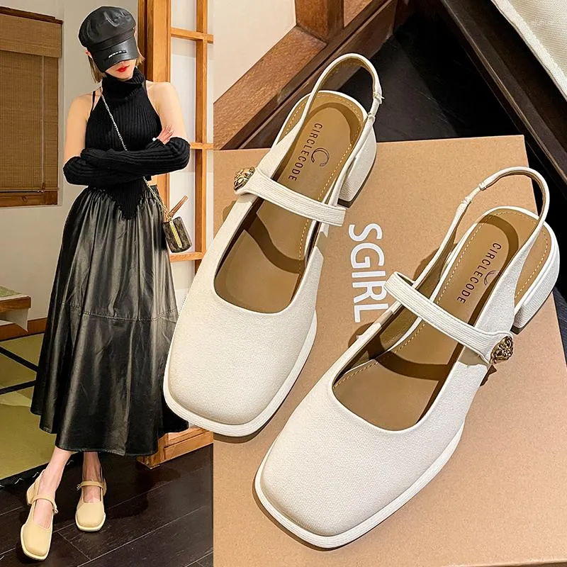 Sapatos de vestido o 2023 verão feminino coringa tipo uma palavra cingulado grosso com dois chinelos quadrados para usar sandálias mulheres
