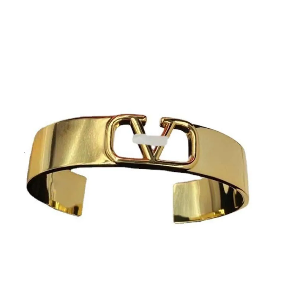 Bracelet Valentian Nu Designer Luxe Mode V-Lettre Réglable Bracelet Ouvert Laiton Matériau Tempérament Haute Qualité Sensation Bracelet