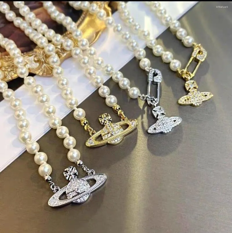 Pendant Necklaces Empress Dowager Pearl Necklace Pins Light Luxury Small Crowd 2023 Women's Sweater Chain Ouyang Nana Same Style