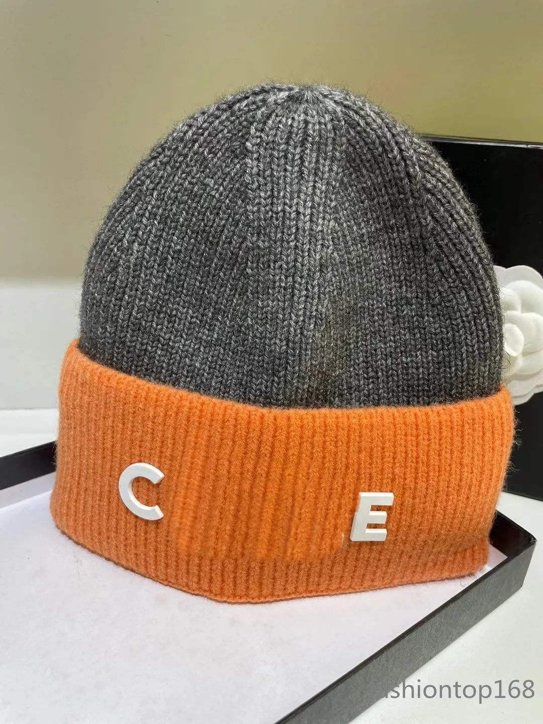 Floppy bobble hat deals