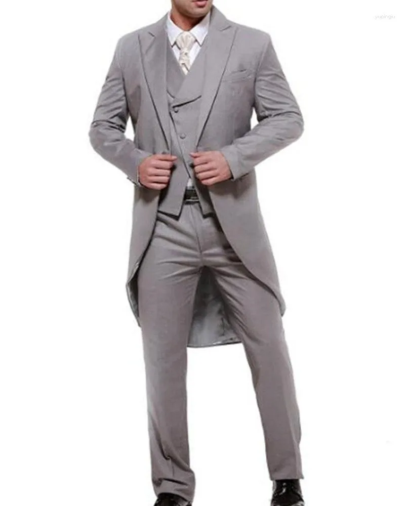 Costumes pour hommes Arrivée Custom Made Slim Fit Blazer Gris Ensembles complets pour hommes pour mariage Revers cranté Groom Wear 3PC Veste Gilet Pantalon Cravate