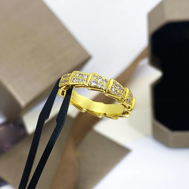 Anéis de banda anel de cobra com diamantes titânio aço homens mulheres letra B ouro rosa prata designer presente de luxo namorada jóias de casamento não desbota