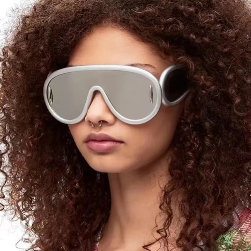 Luxus-Sonnenbrille für Damen, übergroße Unisex-Sonnenbrille mit zwei Gläsern, Unisex-Sonnenbrille mit großem Rahmen, cooler und futuristischer Stil, Punk-inspirierte Sonnenbrille für den Außenbereich