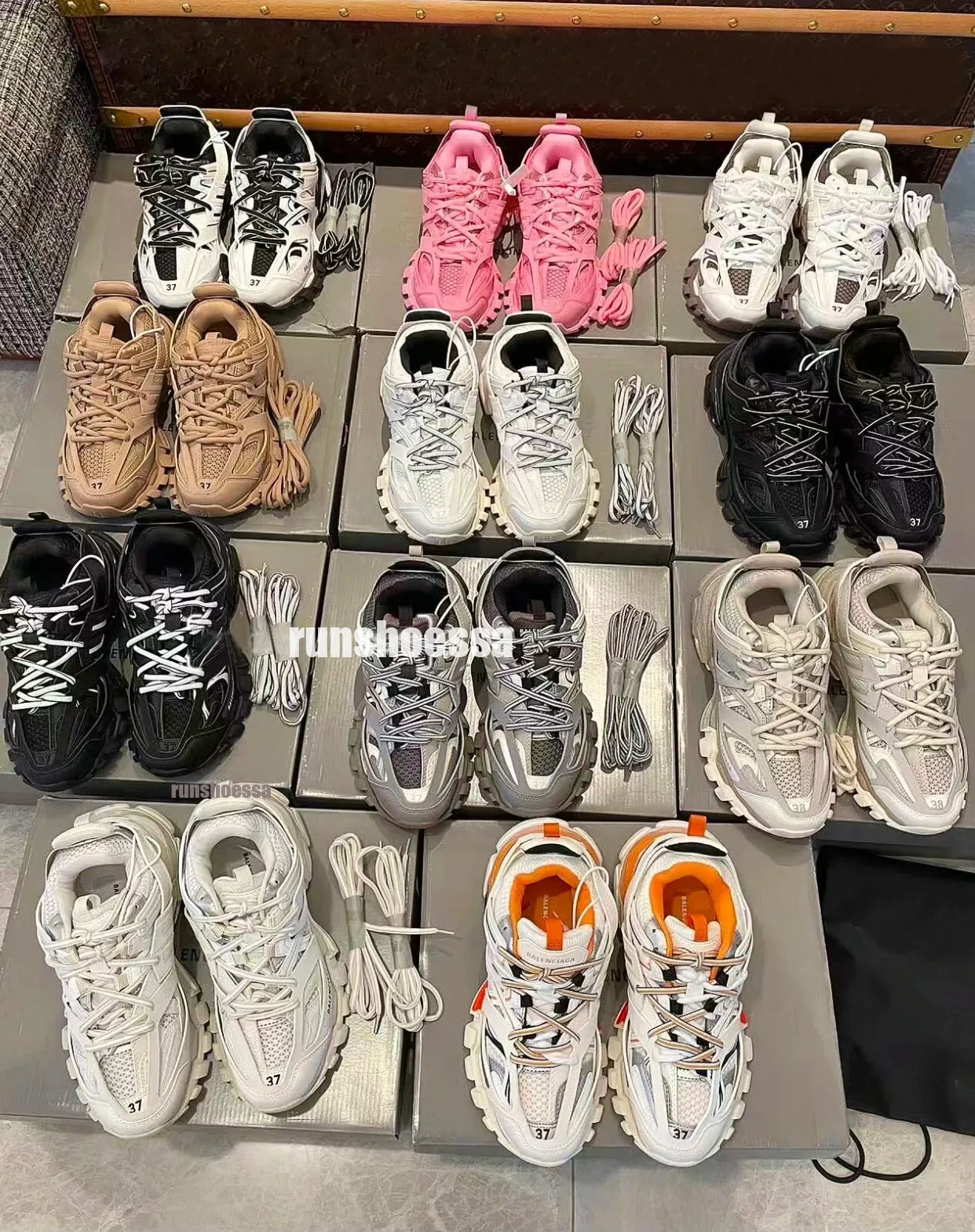 DHgate With Box Balenciegas Track Balencigaas Runners Luxury brand Designer Men Women Casual shoes Track 3 30 Triple white black Sneakers Tesss Gomma leather Trainer s E93W Shoes Accessories