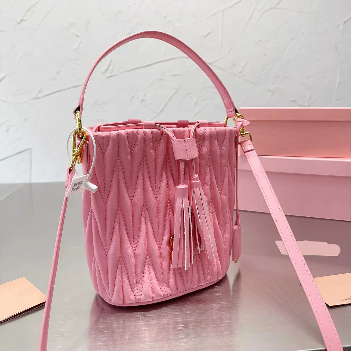 デザイナーバケツバッグ女性用ピンクのドローストリングルクソリミニハンドバッグレザーショルダーバッグソリッドクロスボディバッグ女性財布財布