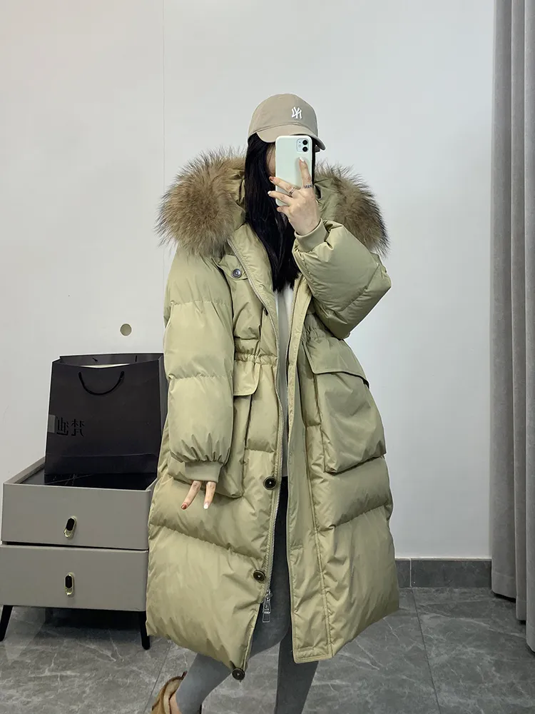 Piumino da donna Parka grande vera pelliccia di procione con cappuccio invernale impermeabile lungo piumino cappotto d'anatra femminile piuma di pioggia 230925