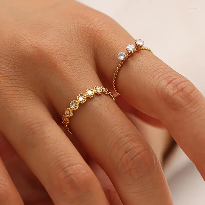 Thin store finger rings