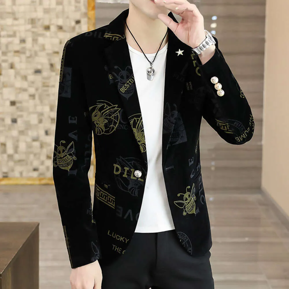 男性ベルベットブレザースーツジャケット高品質のパーソナライズされた花柄のカジュアルバージョンスリムブレザーマスキュリノの男性服