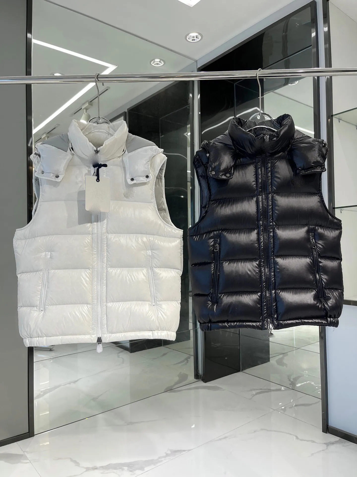 Erkek yelekler monclair ceket adam aşağı ceketler puffer ceket paltolar kapüşonlu tasarımcı ceket unisex rüzgar kırıcı outwears bombardıman uçağı kalın kış sıcak beyaz kaz