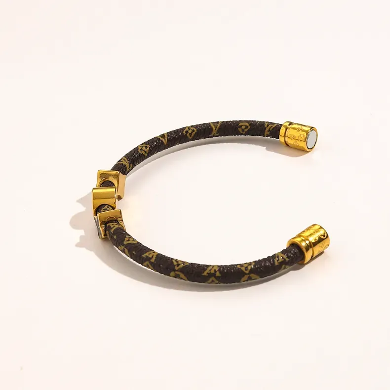 Braccialetti di moda Braccialetti di lusso Designer di gioielli Forniture in pelle per donna Uomo Bracciale per amanti del cacciavite in oro e acciaio al titanio ad alto senso