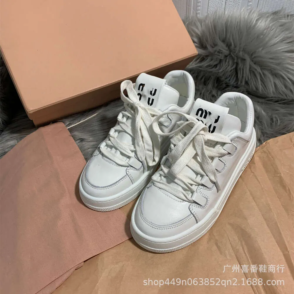 Sapato branco sales da moda