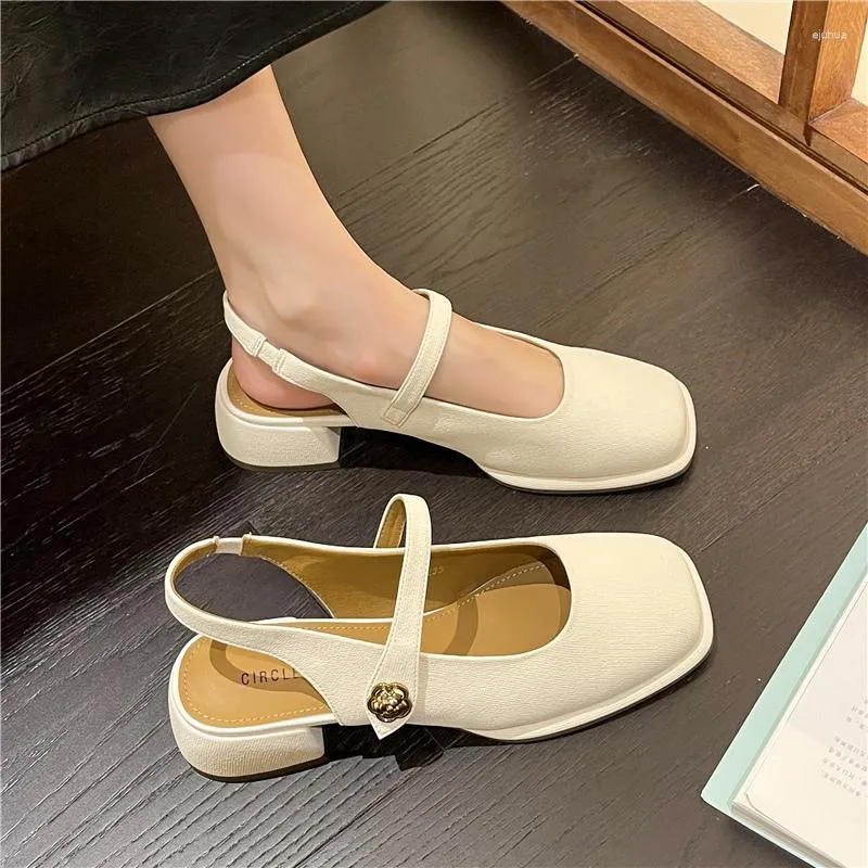 Sapatos coringa cheap feminino