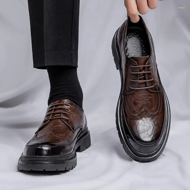 Minimalist business top casual shoes