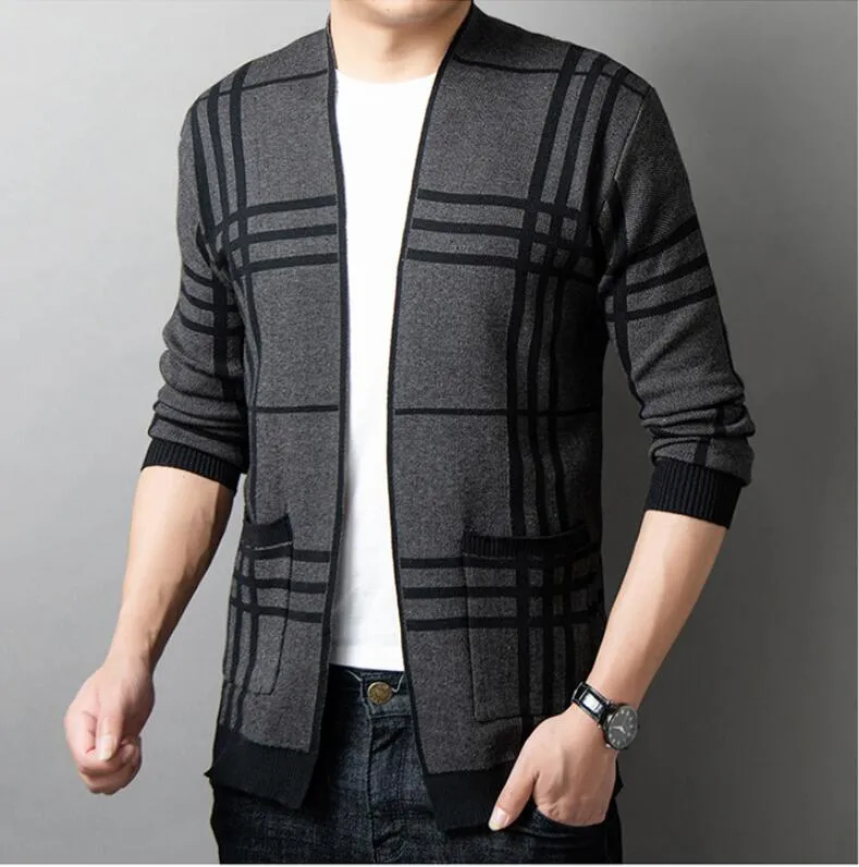 Desinger Fashion Men's Sticke Cardigans Slim Montering Striped Stick med matchande färg Varma tröjor Män avslappnade trendiga rockar Pluz Size Jacket Male Clothes Coats