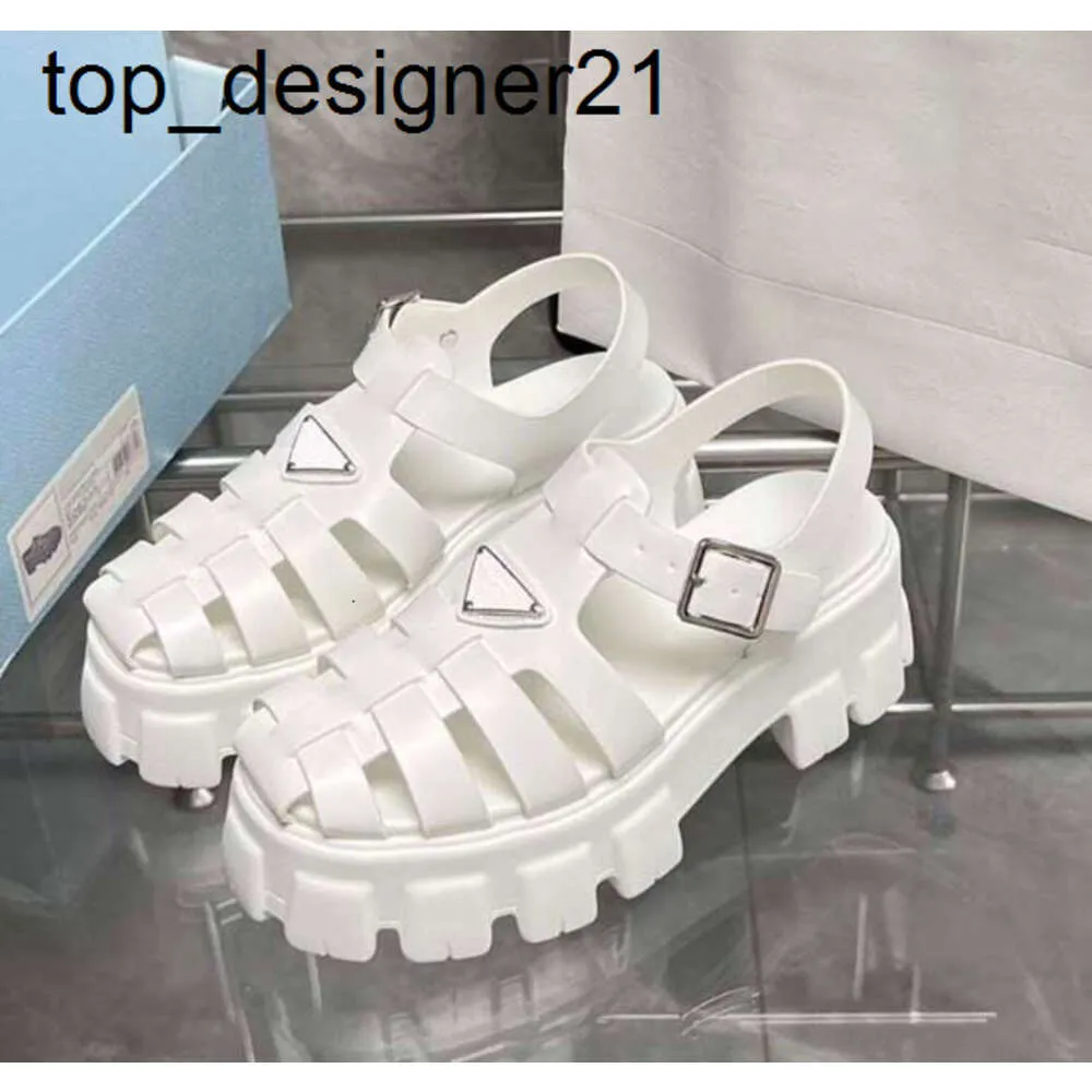 Vrouw Designer luxe lederen sandalen Rubber Sandaal Dames 23ss Platform Slides Driehoek Metalen Slippers Retro Strand Loafers Ronde sandalen