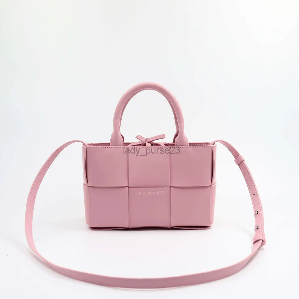 Sac à main 2023 Simple une épaule classique Botteega Designer Sacs Grand tissé à la main Arco Trendy Fashionable Lady Femme Fourre-tout Sac à main Nouveau Azdt