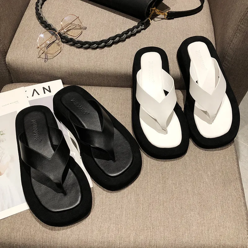 Hausschuhe schwarz/weiß gemischte Farbe dicker Boden Flip-Flops Damen berühmtes Design Clip-Toe-Hausschuhe Damen Plateau Jandal Slides Strandschuhe 230926