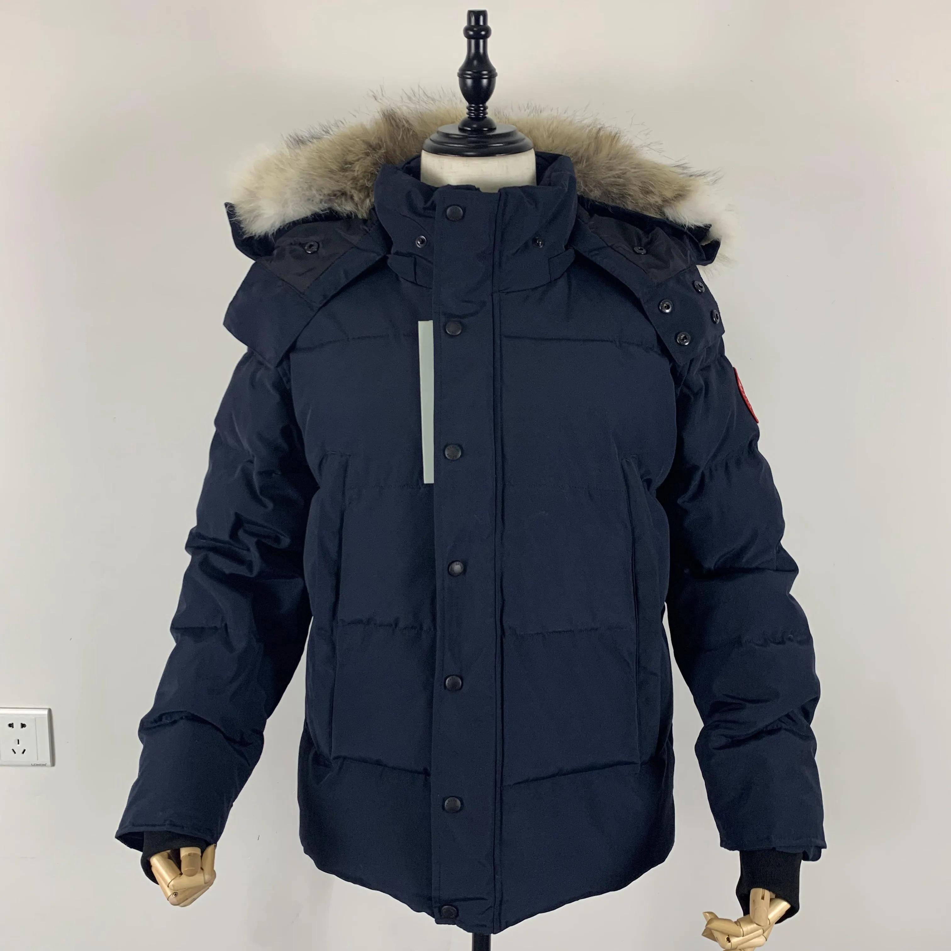 Goose Jacket Winter Big Goose Down Jackets Parka Coat med Real Wolf Fur Canda Goose Jacket dragkedja vindtät och vattentäta varma rockar gäss wbcb