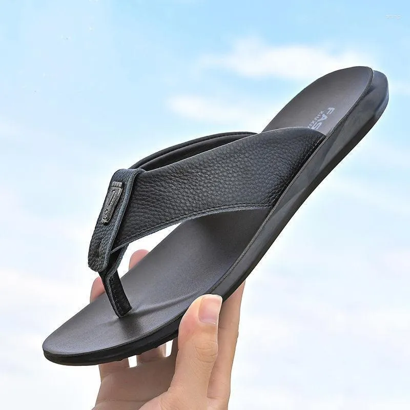 Terlik Marka Deri Yaz Erkekler Plaj Sandalet Konforlu Ayakkabı Moda Flip Flops Erkekler Yürüyüş Ayakkabıları Satıyor