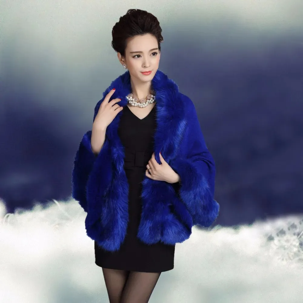 Poncho col fourrure femme sale