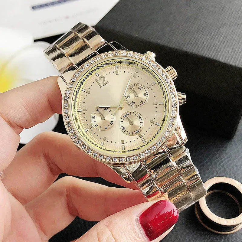 2023 MKK Fashion Brand New Wrist Watch for Women Girl 3 Dials Crystal Style Steel Metal Band Quartz Watches Wholesale Free Frakt Reloj Mujer