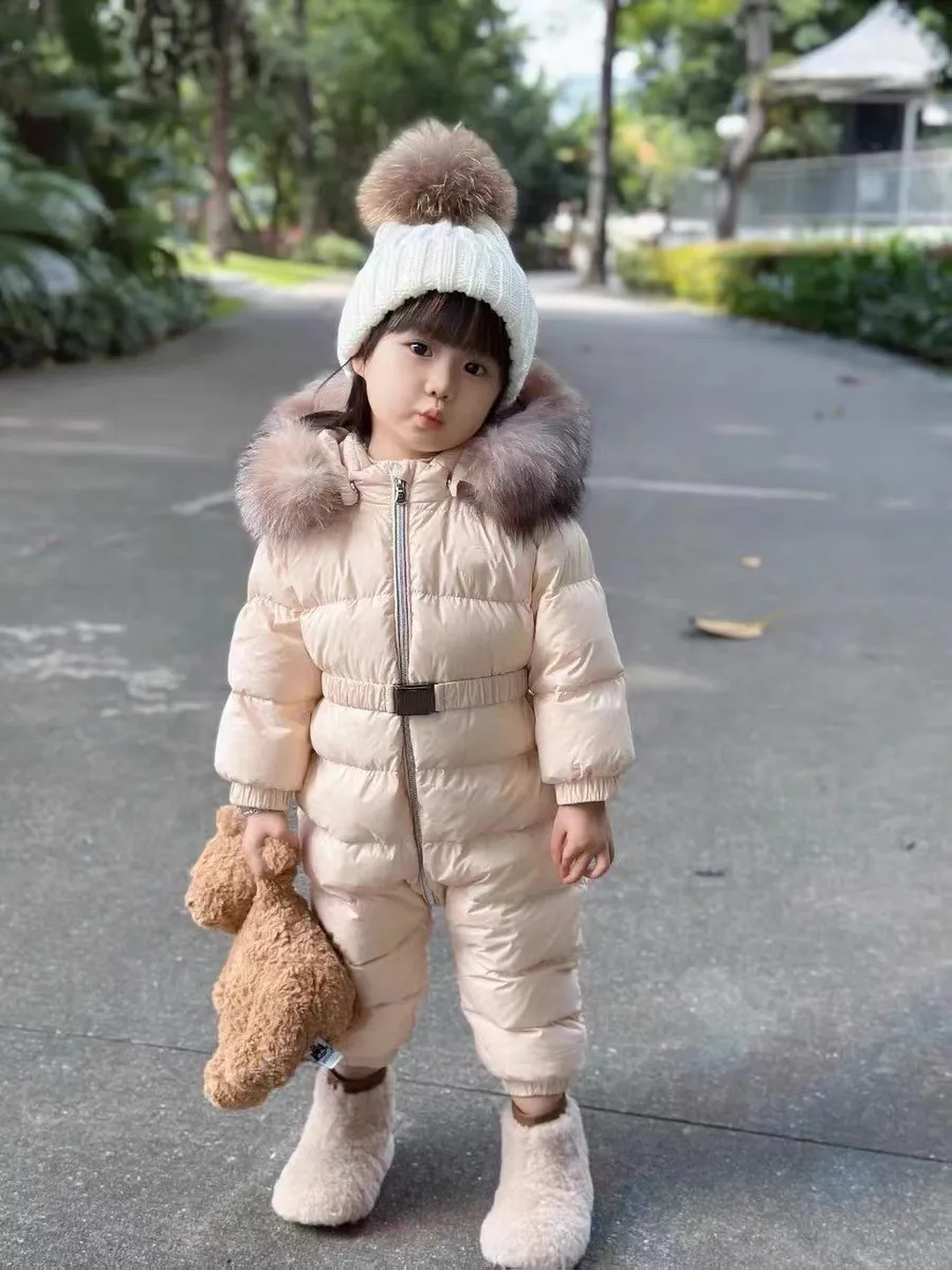 Winter Baby Mädchen Jungen Daunen Schneeanzug Säuglingsoverall Strampler großer Echtpelz mit Kapuze Warme Oberbekleidung Kleidung