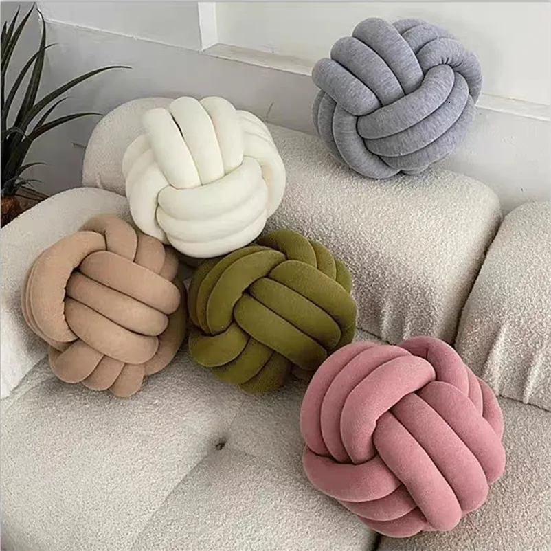 Oreillers en peluche Coussins Coussin de noeud à la main Canapé Coussin doux rond fait à la main boule nouée taille dos coussin noué oreiller en peluche décor à la maison 230926