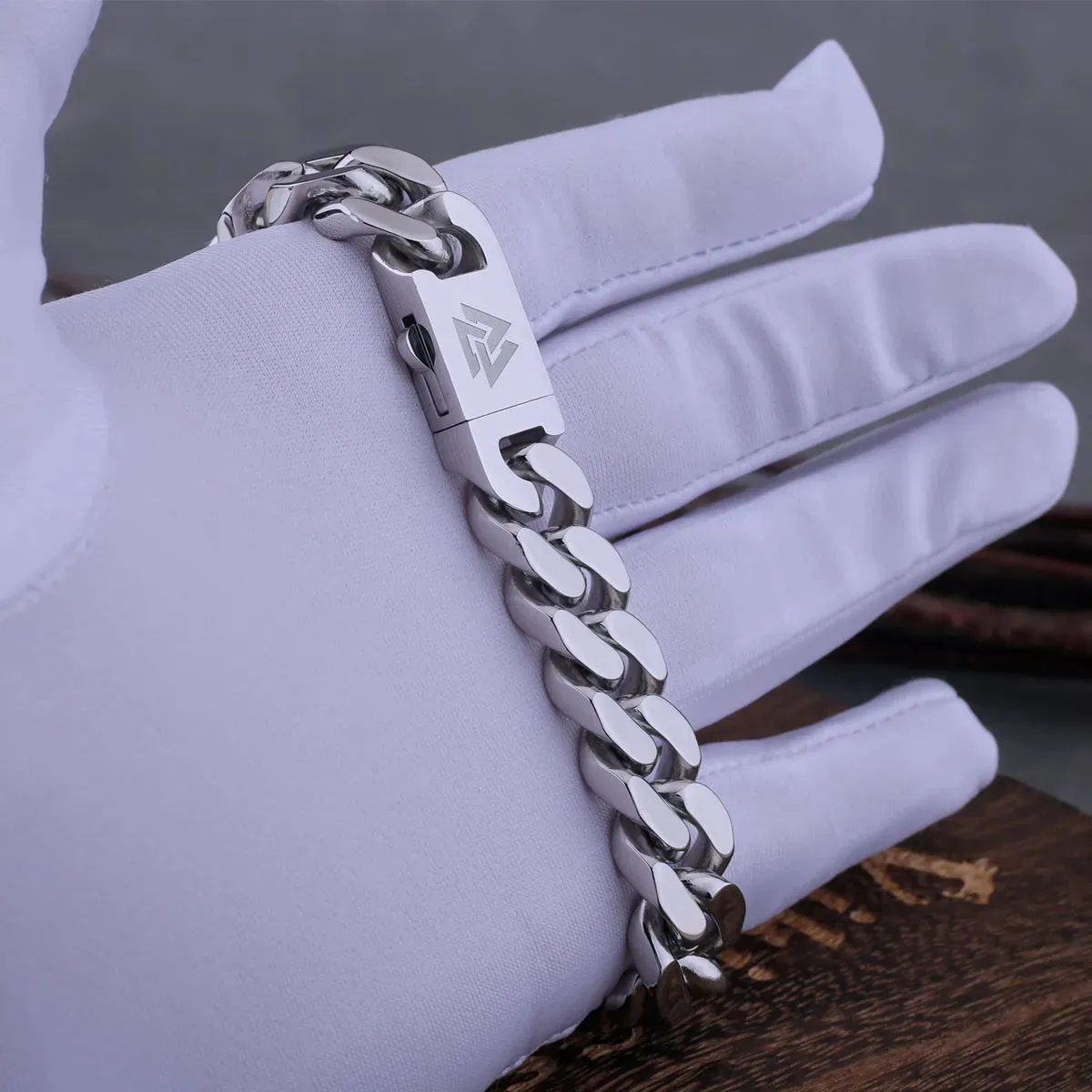Bangle Viking Cast Cuban Chain Men's Bracelet Stainless Steel Fine Polished Chain Four Sides Cut Boyfriend Gift Wholesale 230927