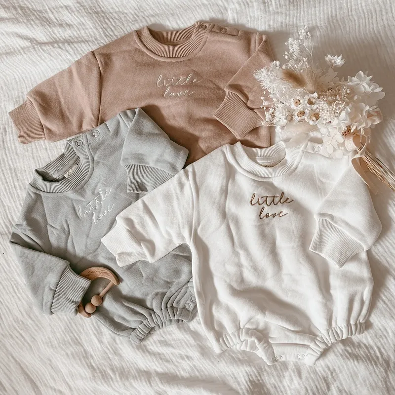 Rompers born Baby Strampler Winter Dicke Sweatshirts mit Rundhalsausschnitt Strampler Kleidung Buchstaben Stickerei Druck Overalls Sweatshirt Weiß 230926