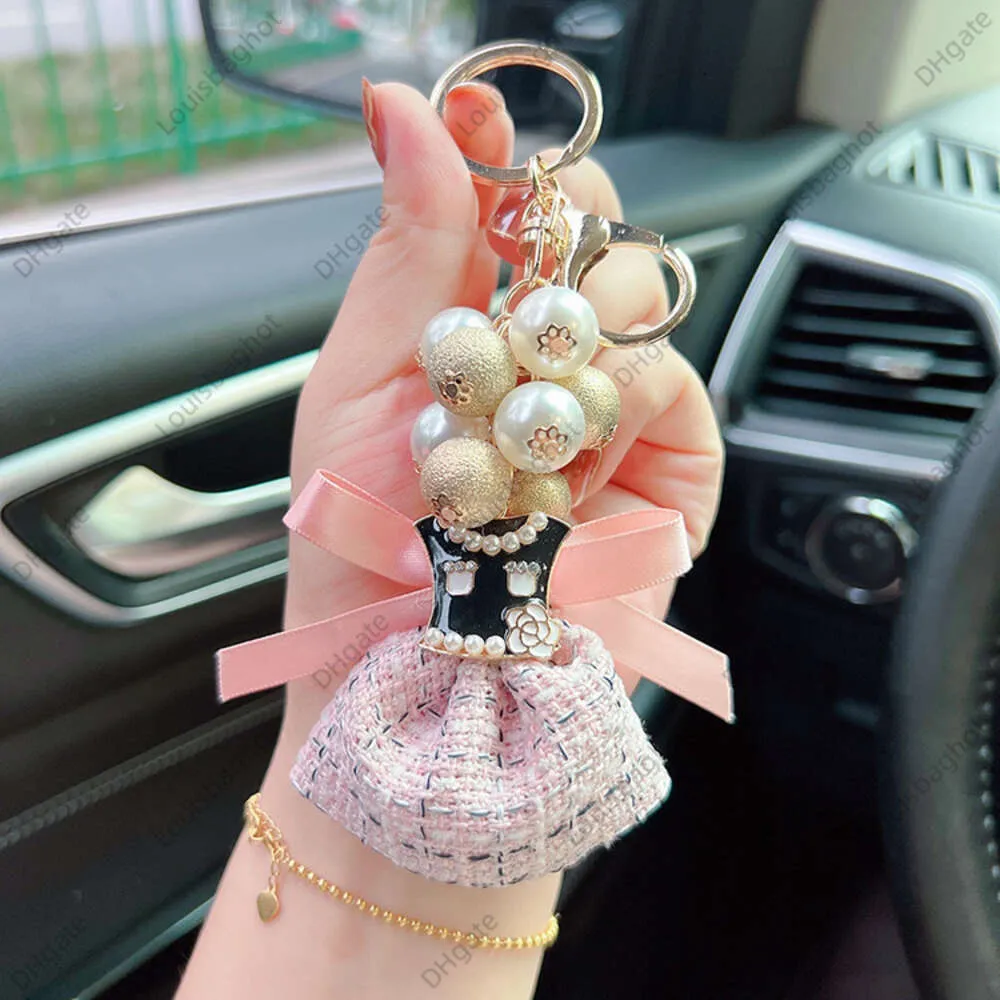 Fashion Dress Keychain Pearl Grape String Personalized Queen Style Car Keychain Ring Bag Pendant