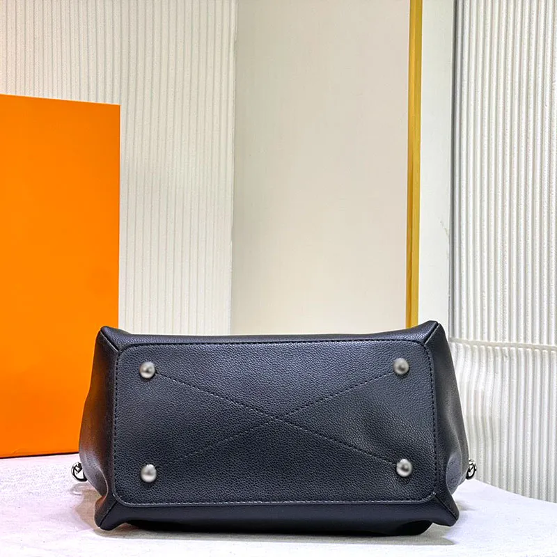 Alça trançada elegante e couro de bezerro com franjas duplas de couro com alça perfurada tamanho ajustável 40x25x18 Bolsa crossbody de mão