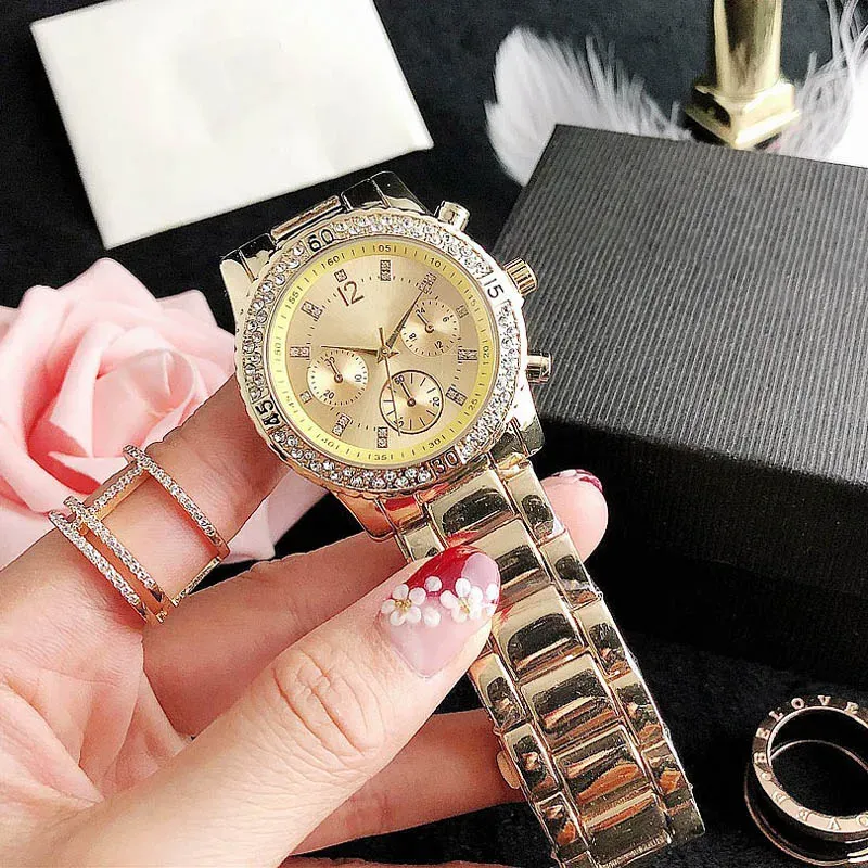 2023 orologi da polso di marca di moda di vendita calda ragazze da donna cristallo 3 quadranti stile cinturino in acciaio orologio al quarzo regalo dropshipping all'ingrosso