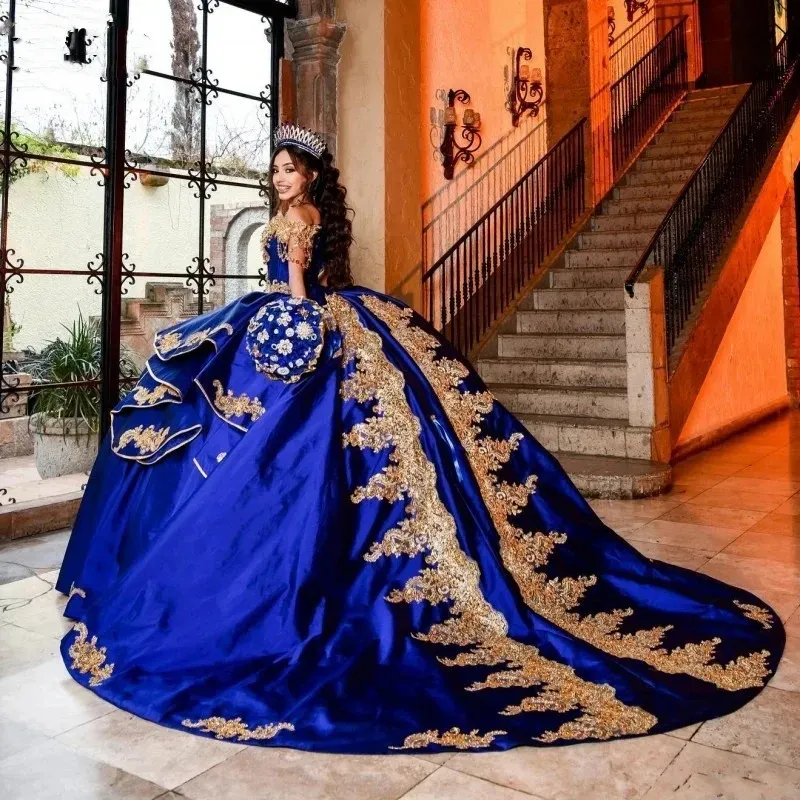 Blue Long Royal Train Quinceanera Robes Vestidos de perles en dentelle de 15 anos hors de l'épaule des filles de filles mexicaines