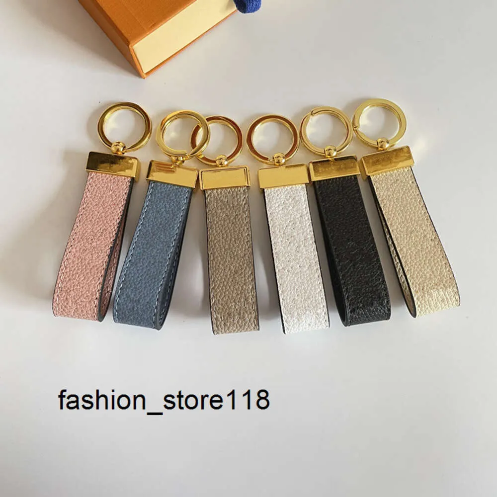 Hög QualTiy Luxury Keychain Brand Designers Key Chain Gift Män Kvinnor Bilväska Keychains och förpackningar