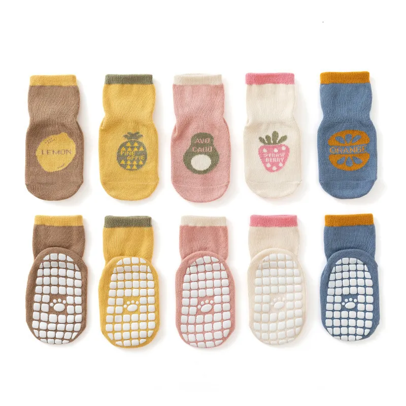 Çocuk SOCKS 3 Çift/Lot Bebek Çoraplar Karikatür Kauçuk Bottom Türük Çoraplar Bebek kayma karşıtı çoraplar Çocuk Zemin Çorapları Erkek Kız Socks 230926