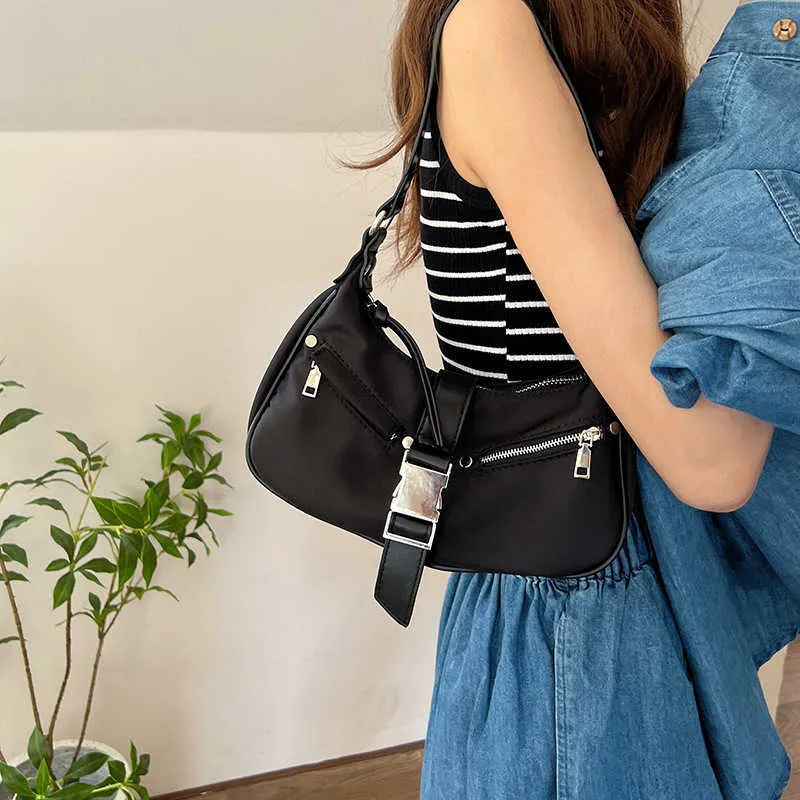 Solid Color Underarm Bag Maillard Style Nylon Baguette Bag Hobo White Deer Women Trend Function Crescent Bag Cool Sasa Style Lock Buckle