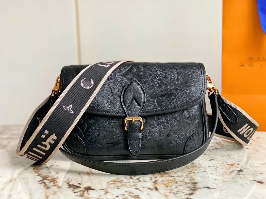 Pouch chain bag hotsell