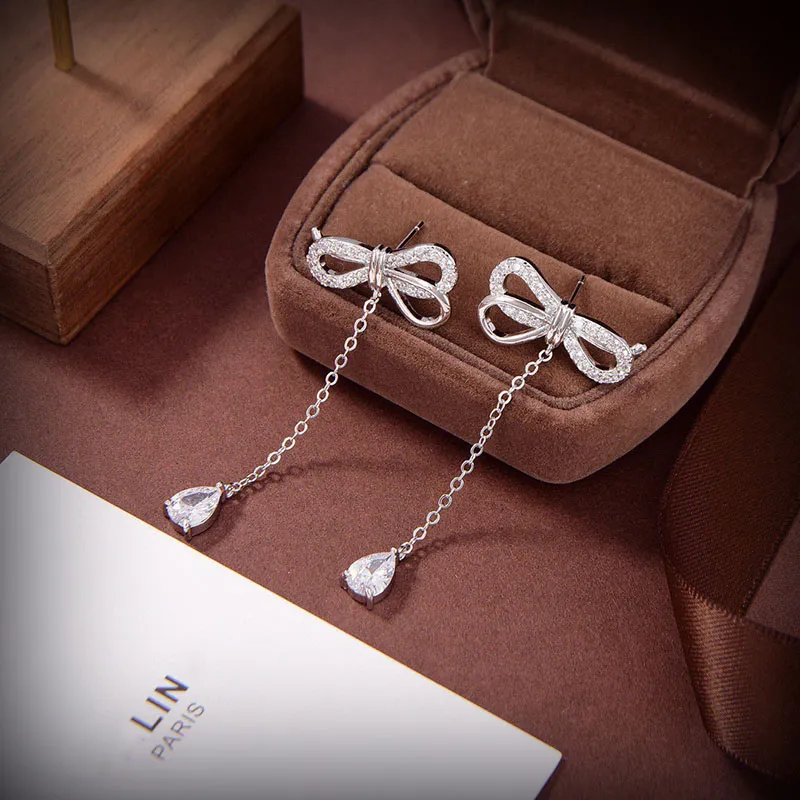 2023 Diseñador Bowknot Stud Pendientes Mujeres Moda Ear Studs Diamantes Pendientes de marca Cuelga Joyería de oro Earing Pendiente de plata CYD2392625-6