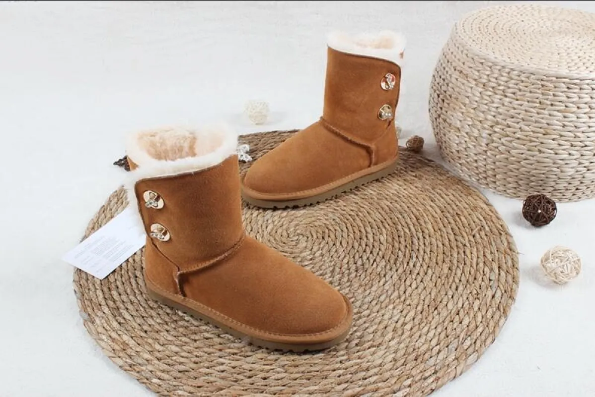 2023 Nova Austrália Botas de inverno antiderrapantes Botas de cavaleiro Botas de neve 5803 Botas de couro de cano médio quentes de tamanho grande para homens e mulheres calceus