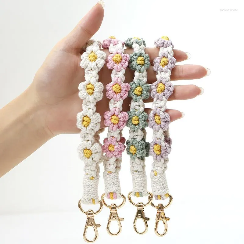 Keychains Daisy Flower Macrame Wristlet Keychain Boho Key Fob Strap Wrist Lanyard Bracelet Keyring Woven Wristband For Car Accessories