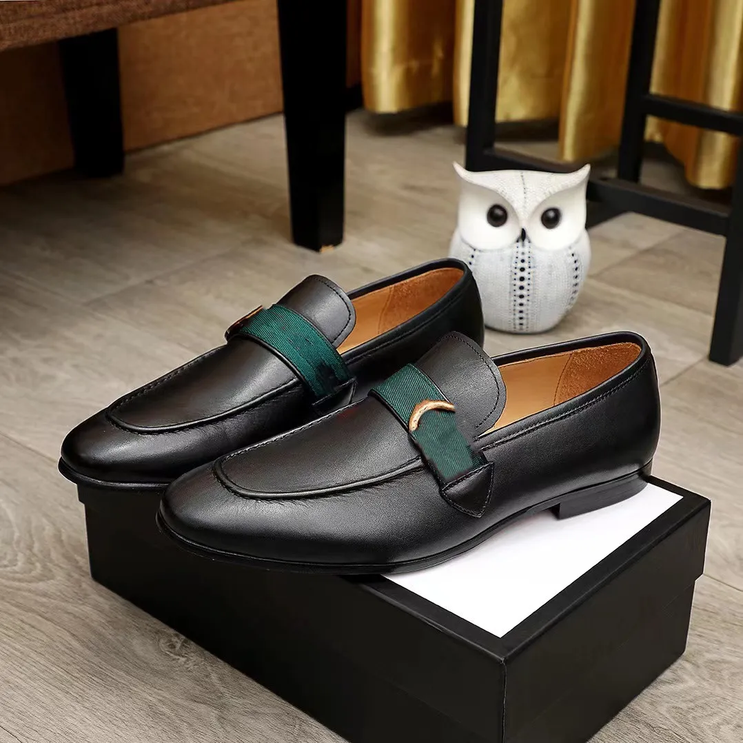 lyxiga italienska män klädskor 2023 Oxford äkta lädermockasiner bruna svarta män designer loafers skor män klassiska bröllopskontor formella skor 10