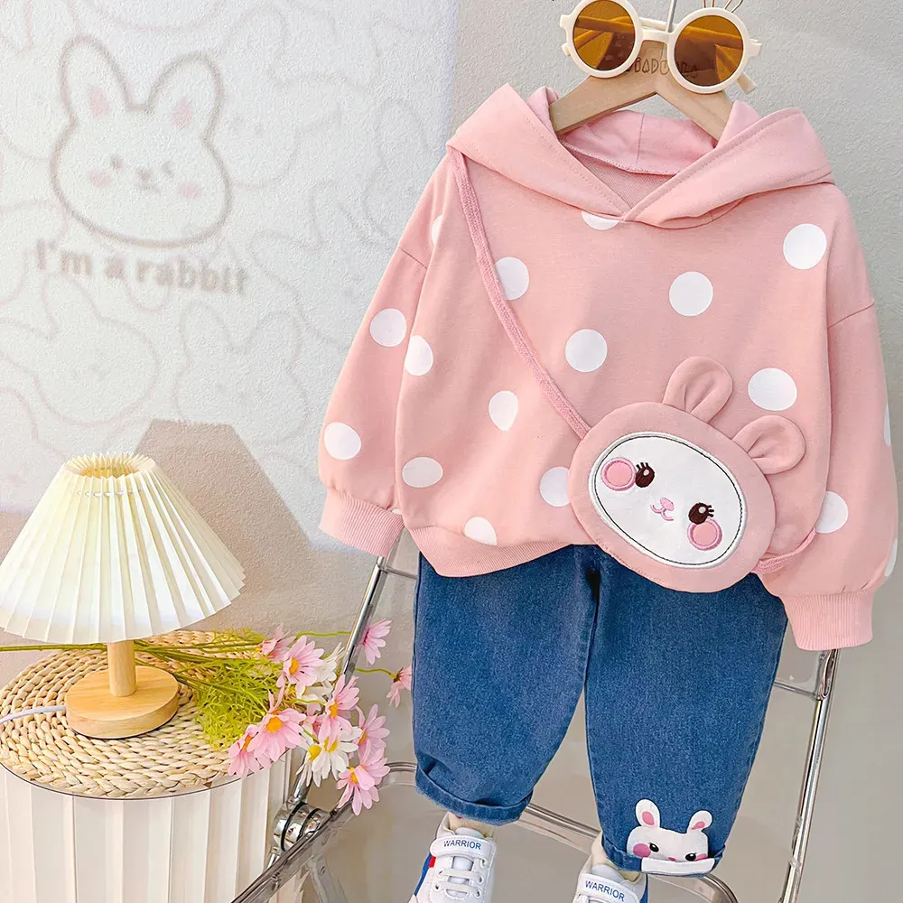 Kläduppsättningar 0-3Y TODDLER SPORT NYBORD BAGLIGA GIRLER Kläder Hoodies Rabbit Sweatshirts Jeans Denim Flare Pants Bags 2023 Autumn Outfits 230927