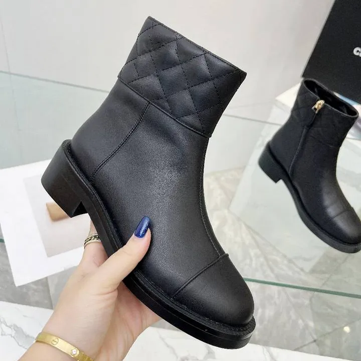 Botas de diseñador de lujo de alta calidad para mujer Venta caliente de cuero para mujer Mocasín con suela gruesa Zapato elevado Zapato clásico para mujer Diseñador Martin Boot con tamaño de caja 35-40