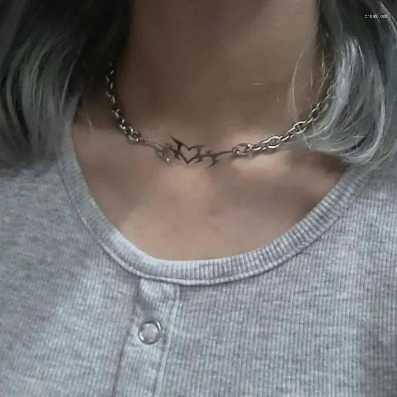 Choker Metallkette Halskette Thorn Love Anhänger Punk-Stil Halsschmuck Legierungsmaterial Perfektes Geschenk für Männer und Frauen