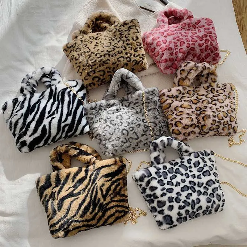 Plush handhållen väska för kvinnor höst/vinter ny plyschväska för kvinnor kedja crossbody väska mode leopard tygväska 230915