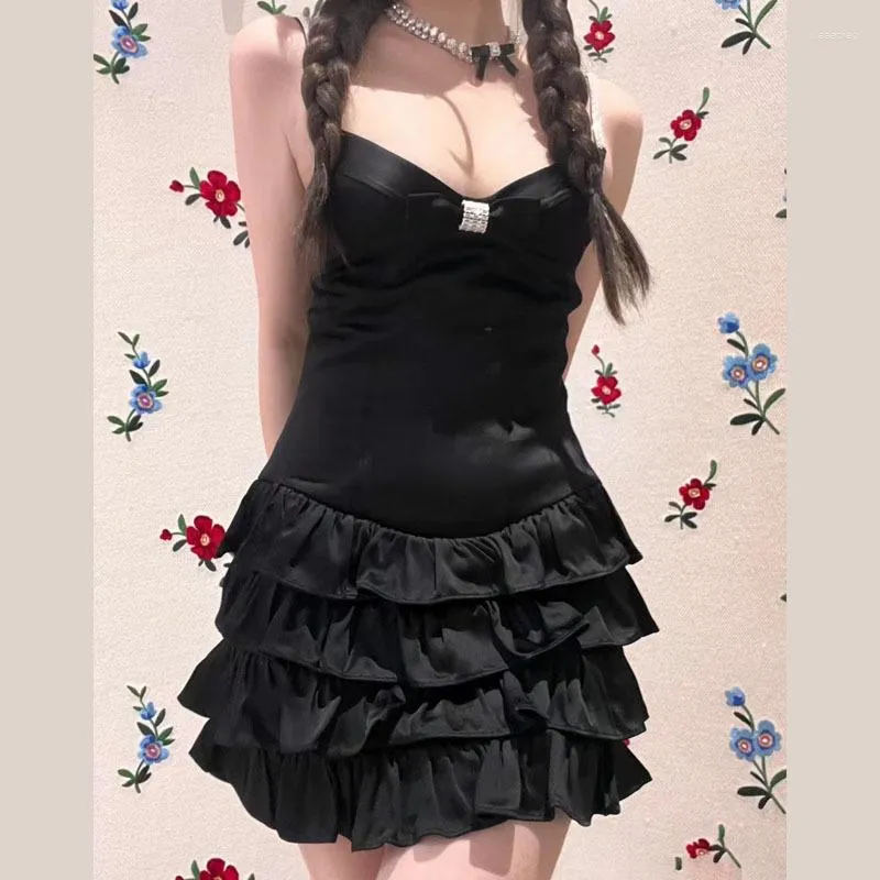 Sıradan elbiseler yüksek moda seksi zarif elmas boncuklu yay sling siyah fırfırlar etek kek ince elbise 2023 Marka Akşam Tatil Korece