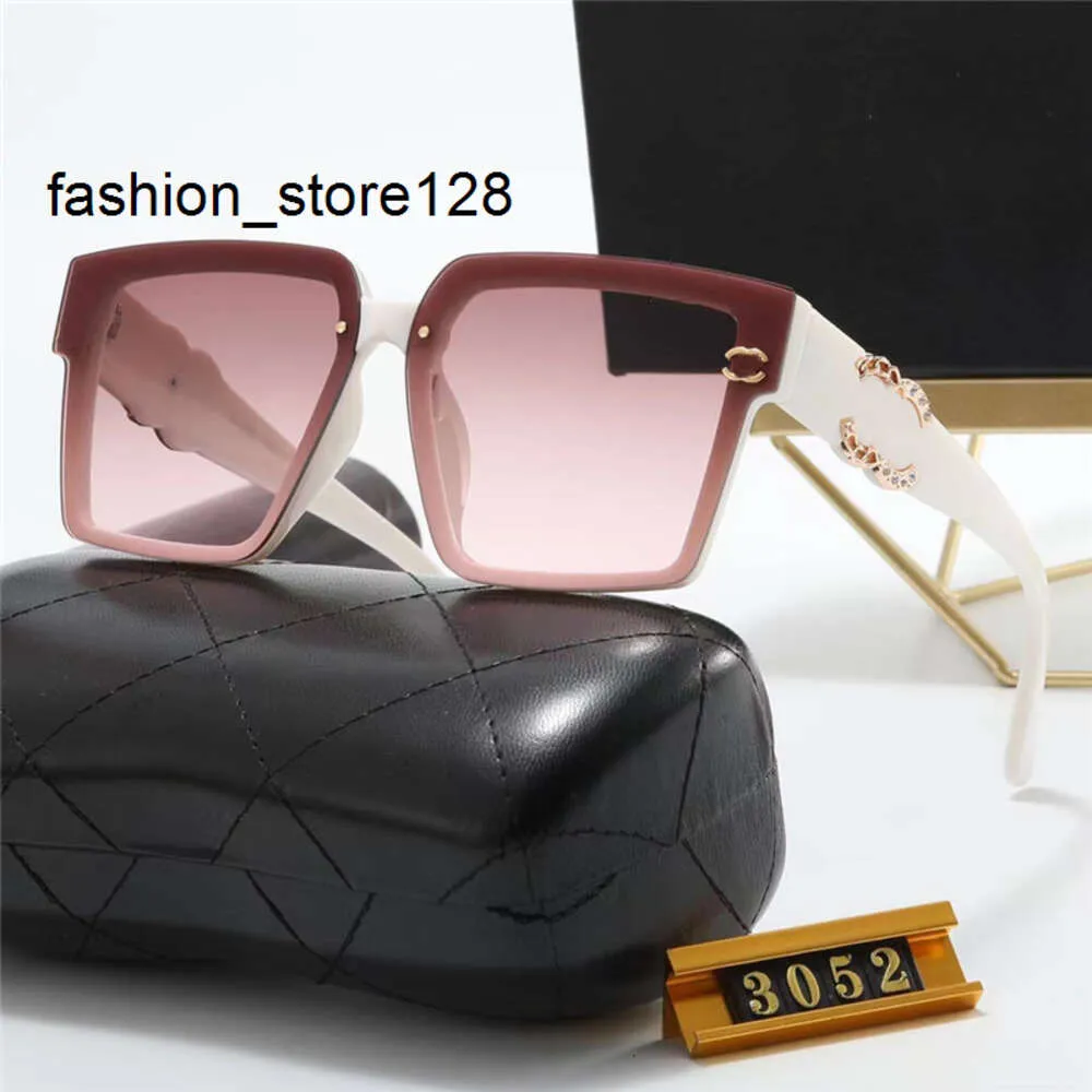 Designer-Sonnenbrillen für Damen und Herren, Cat-Eye-Modell, Brillen, spezielle UV-400-Schutz-Buchstaben, großes Bein, Doppelstrahlrahmen, Outdoor-Design, hochlegierte Damen-Sonnenbrille 3052 RJ